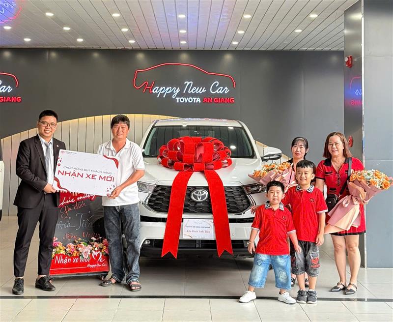 Bàn giao xe Innovacross 2025 Gia đình A Tiến Cần Đăng AG